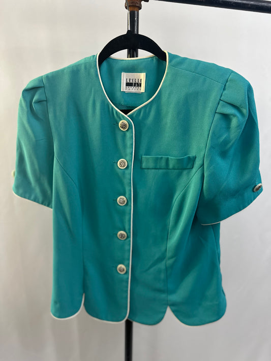 Leslie big button top